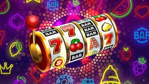 Koleksi permainan kasino online QQJoker — slot, blackjack, roulette, dan baccarat dalam satu platform